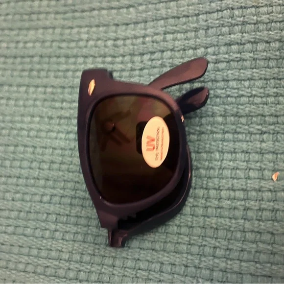 Blue Foldable Sunglasses with UV Protection - Picture 6 of 6
